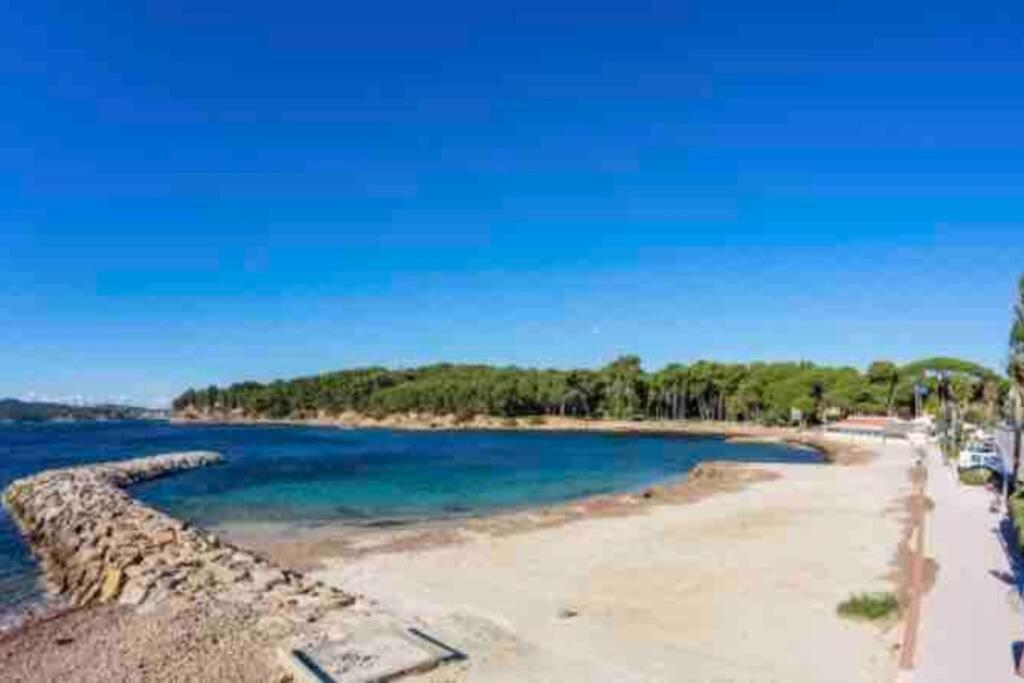 Charmant Studio A Saint Mandrier Sur Mer Apartment Luaran gambar