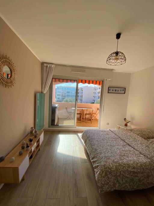 Charmant Studio A Saint Mandrier Sur Mer Apartment Luaran gambar
